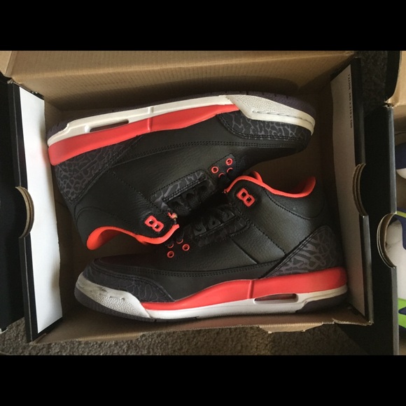Jordan 3 Jordan 1 and Jordan Future - Picture 1 of 6